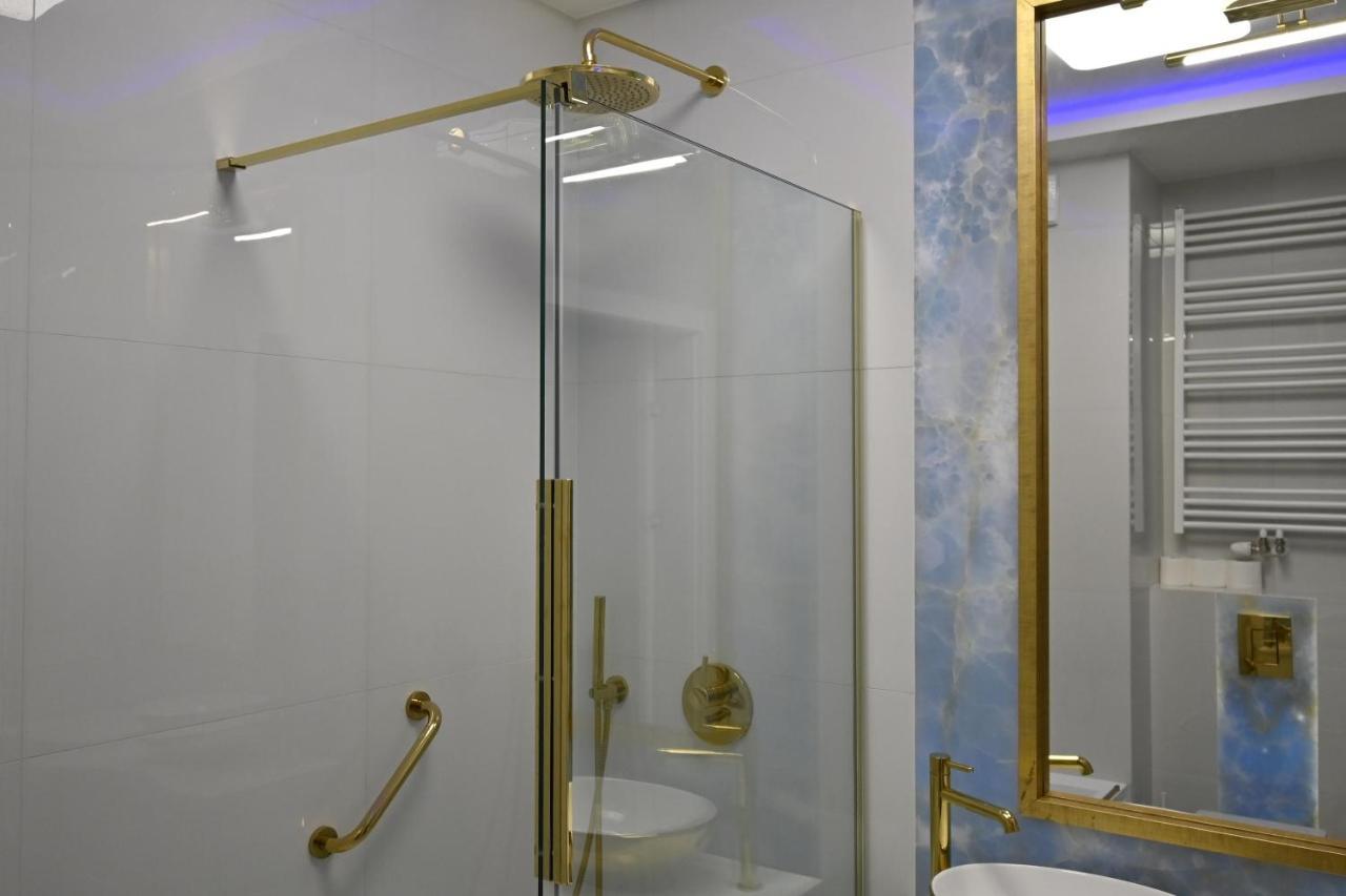 Onyx Modern Tower Apartment