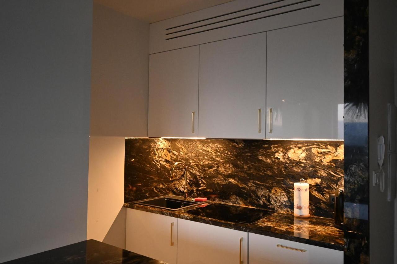 Onyx Modern Tower
